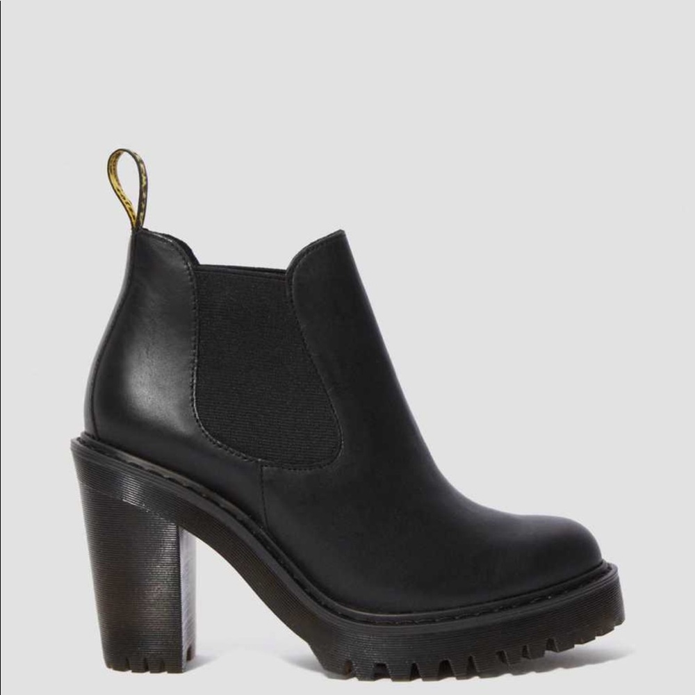 Dr. Martens Hurston Black Leather Heeled Chelsea Boots